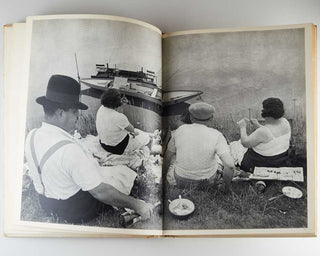CARTIER-BRESSON, Henri. Images à la Sauvette.