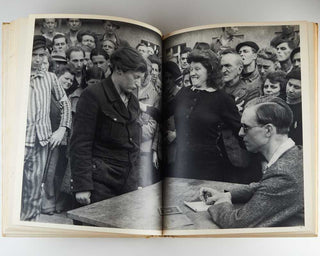 CARTIER-BRESSON, Henri. Images à la Sauvette.
