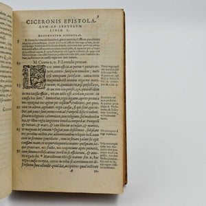 Epistolae familiares. Pauli Manutij annotationes breves in margine adscriptae. Eiusdem scholia …