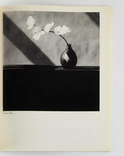 Load image into Gallery viewer, MAPPLETHORPE, Robert; Germano CELANT ( editor ). Robert Mapplethorpe fotografie. [[bmid:2125380d]]