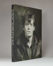 Load image into Gallery viewer, MAPPLETHORPE, Robert; Susan SONTAG ( introduction ). Certain People: A Book of Portraits.