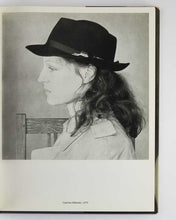 Load image into Gallery viewer, MAPPLETHORPE, Robert; Susan SONTAG ( introduction ). Certain People: A Book of Portraits.
